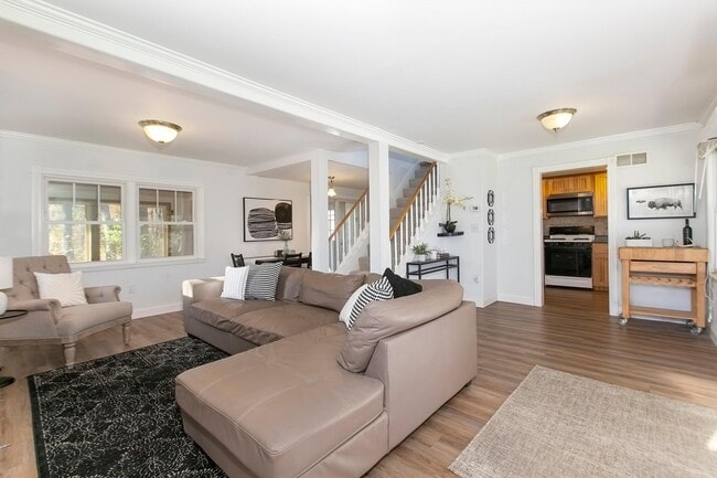 Photo - 2909 Meadow Ln