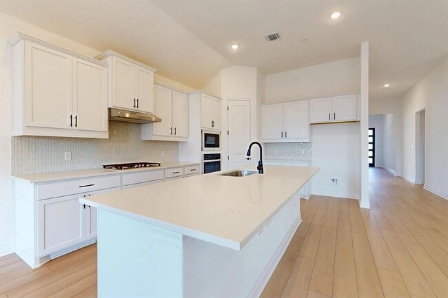 Photo - 1208 White Daisy Ln