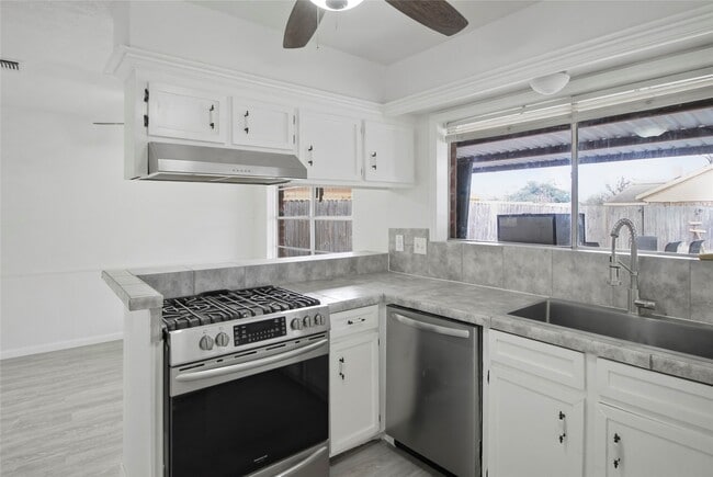 Photo - 13811 Crosshaven Dr