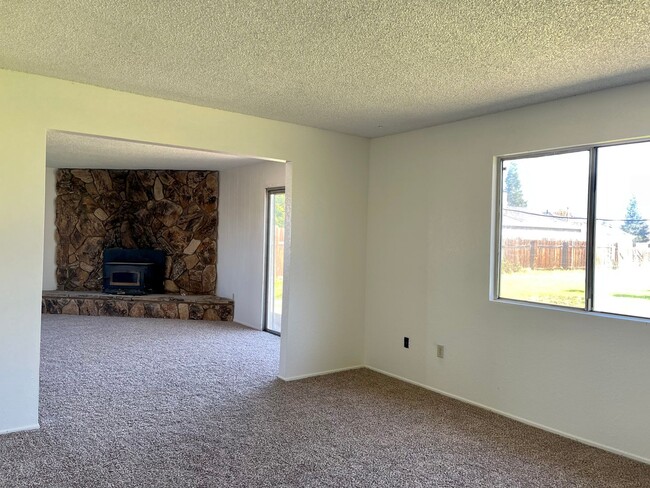 Photo - 4 bedroom home in convenient location on Alta Mesa Dr.