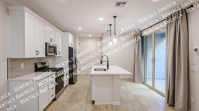 Photo - 2858 N Evergreen St