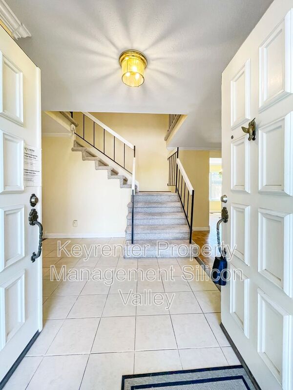 Photo - 1293 Knollview Dr