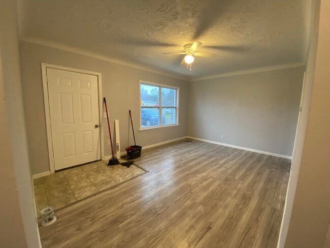 Photo - 6968 Lapeer Rd