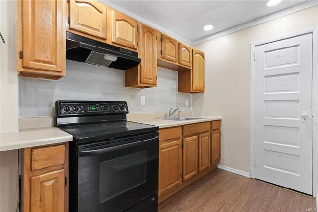 Photo - 1348 E 6th St Unit 2