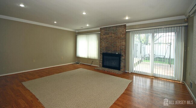 Photo - 96 Brewster Cir