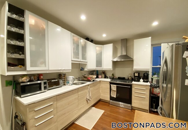 Photo - 692 Columbia Rd Unidad 2