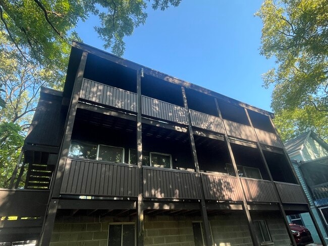 Spacious balcony - 1430 Broadway St Casa