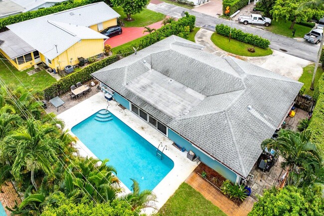 Photo - 15 NE 18th St