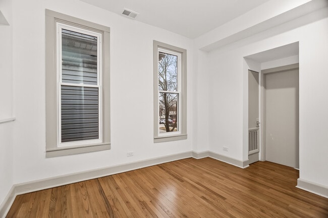 Photo - 2030 N Oakley Ave