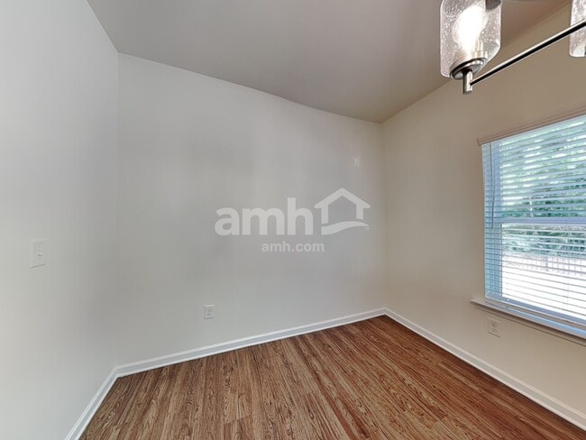 Photo - 701 Woodall Rd