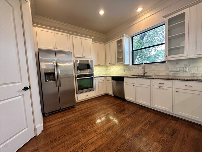 Photo - 615 W 27th St