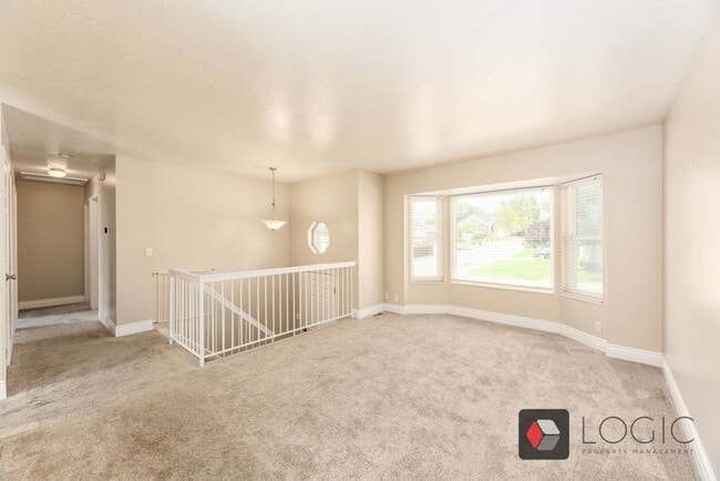 Photo - 835 W 2400 N St