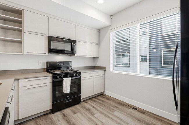 Kitchen - 5528 W 10th Pl