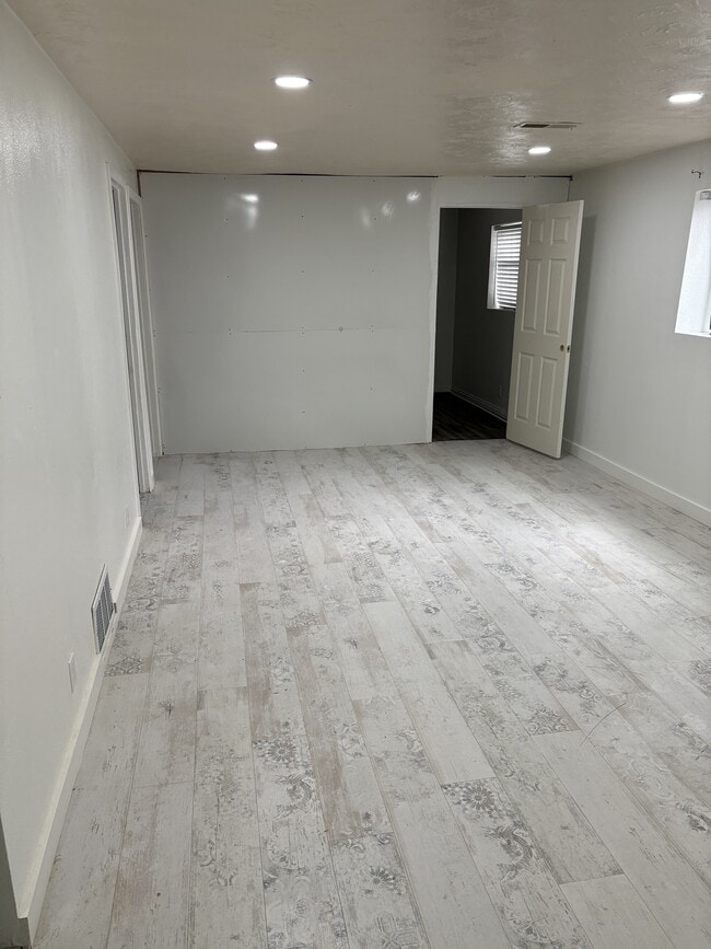 Photo - 677 N 440 W St