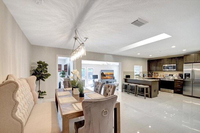 Photo - 702 Grove St