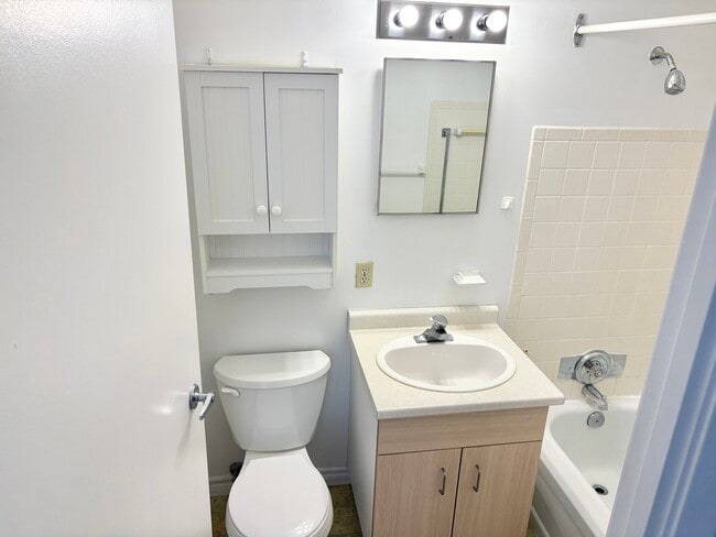 Photo - 87 Hamilton N