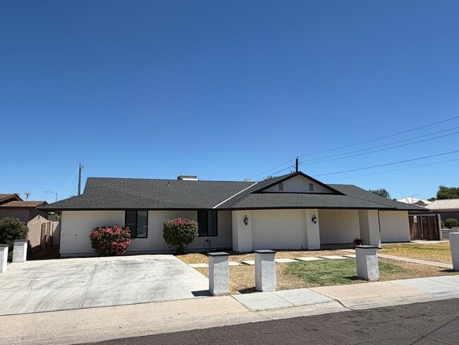 Building Photo - 5502 W Frier Dr