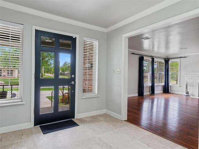 Photo - 1835 Drakestone Ave