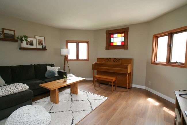 Photo - 418 W Holmes St