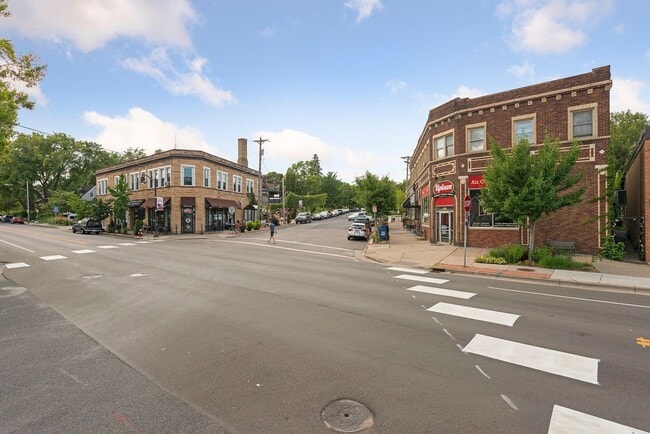 Building Photo - 1715 Glenwood Ave Unit 1