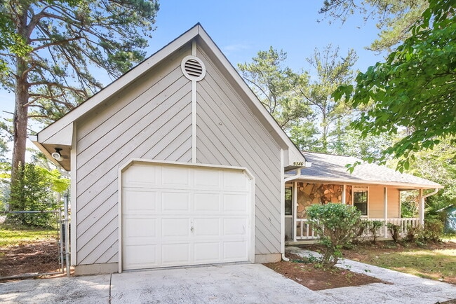 Building Photo - 9346 Woodknoll Way