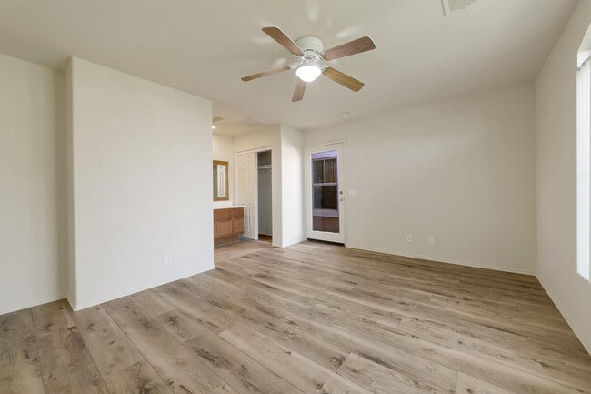 Photo - 43875 Liberty St