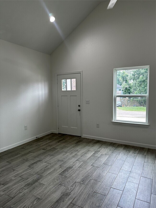 16686 E Lynbrook