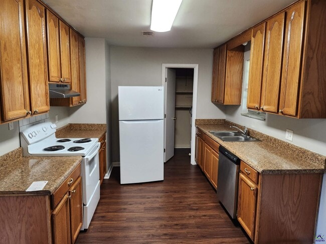 Photo - 215 Palomino Ln