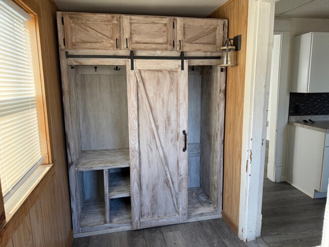 Photo - 911 SW 62nd St