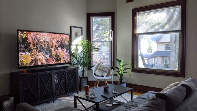 Building Photo - 1908 E Webster Pl Unit 2