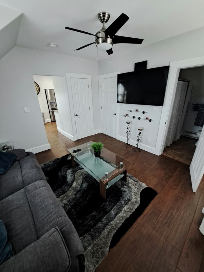 Photo - 14 Roy St Unit 2