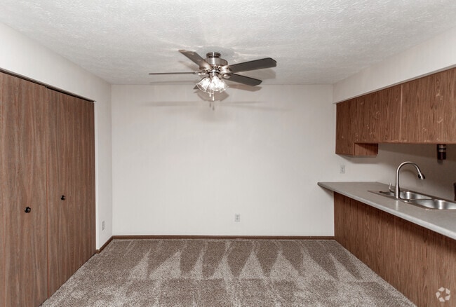 1BR, 1BA - 645 SF