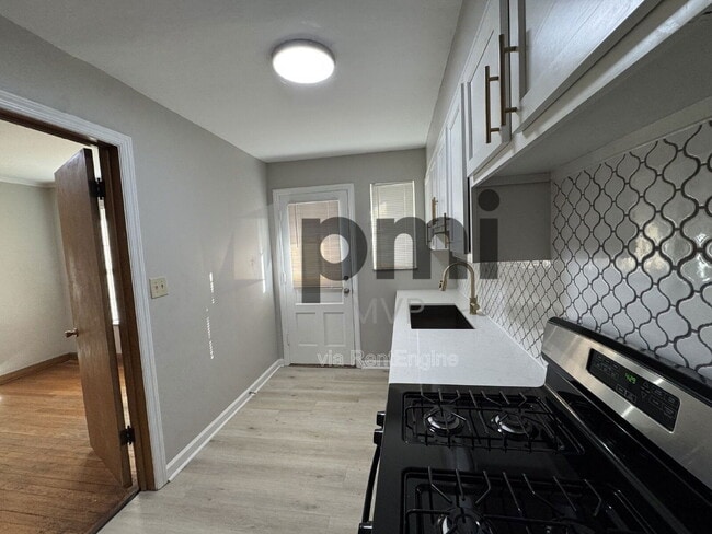 Photo - 2135 Ridgeview Rd