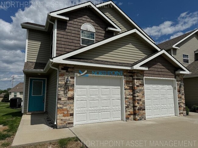 Building Photo - Move-In Ready KC Home | Open Layout, Large...
