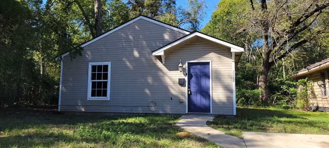 Newer Construction 2 bed/1 bath - Newer Construction 2 bed/1 bath House