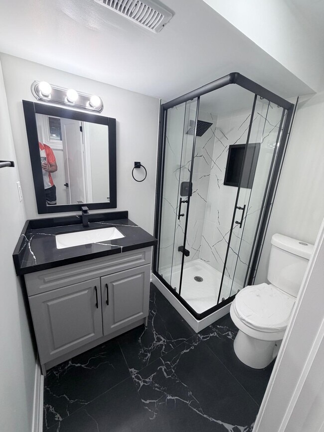 Photo - 604 Farwell Cres