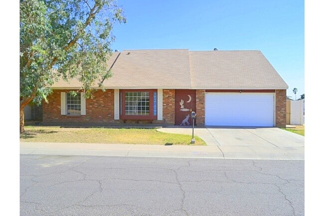 Building Photo - 6941 W Vermont Ave