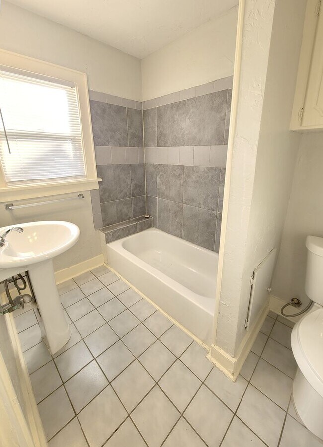 Duplex in NW OKC Rental House Rental in Oklahoma City, OK