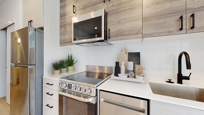 Studio/1BA, 399sf