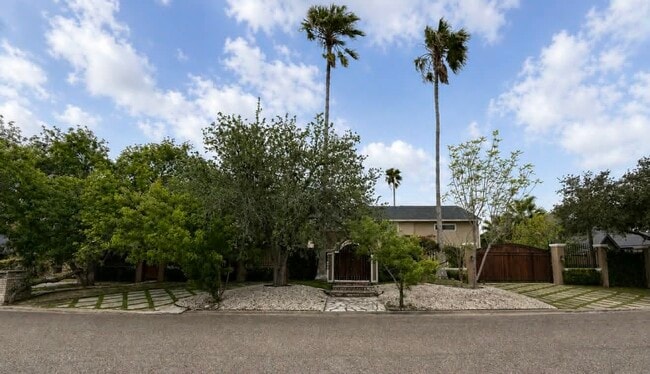 Building Photo - 3110 Jacaranda Dr