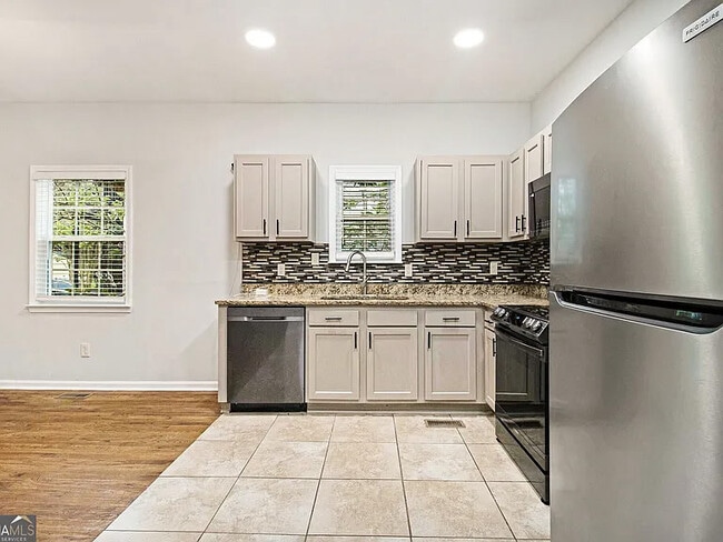 Photo - 2829 3rd Ave SW