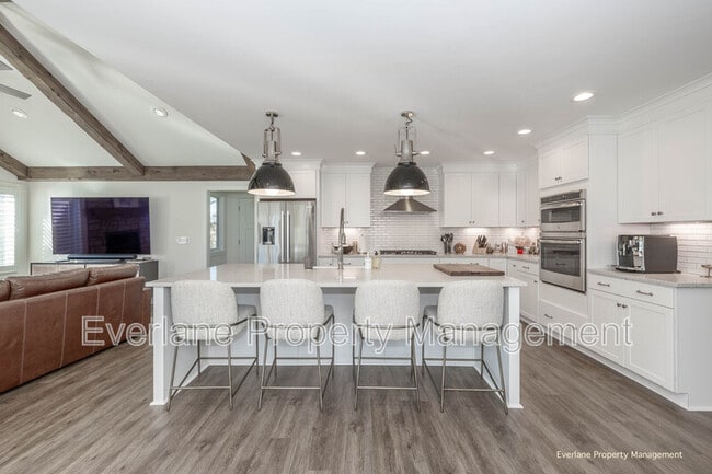 Photo - 499 W Main St