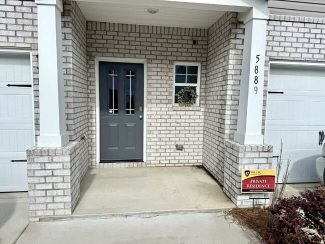 Photo - New 3/2 Townhome close to TAFB.