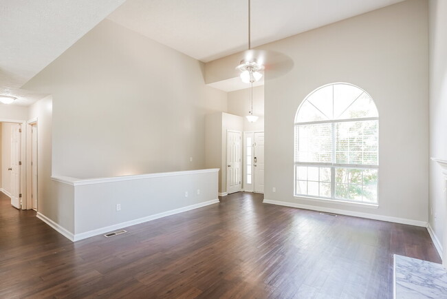 Photo - 1207 Cedarbend Dr