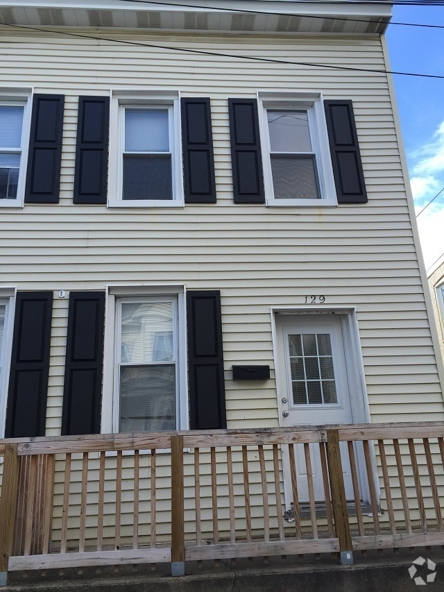 Building Photo - 129-131 Elm Street/Garages Unit 131 Rental