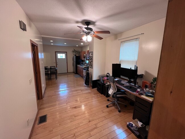 1832 W 47th St Unidad Lower