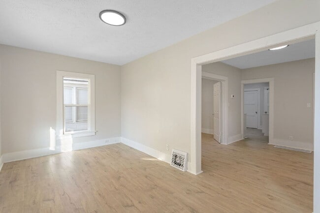 Photo - 232 E Grove St