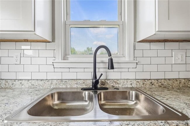 3535 Erin Ave Unit Upper