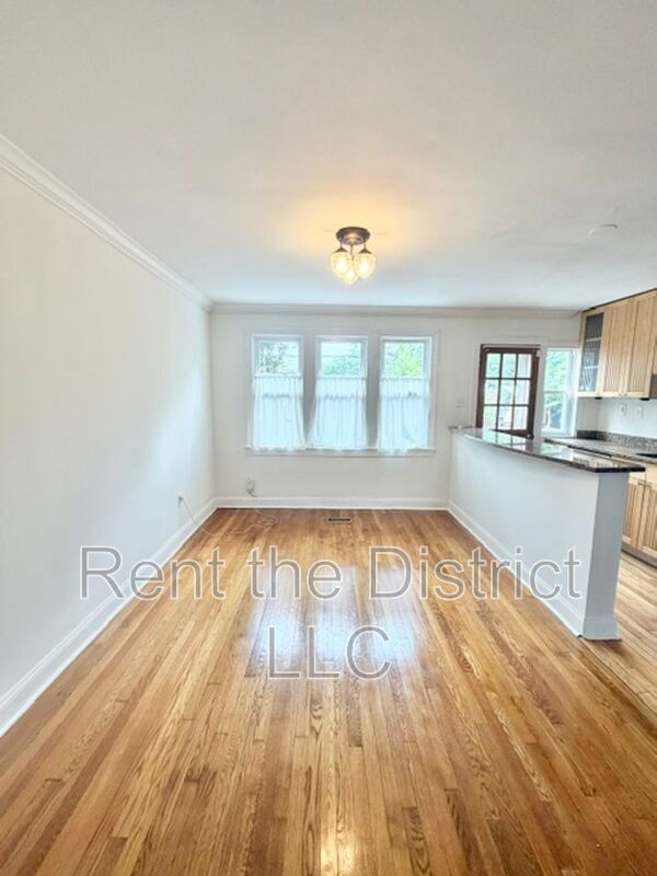 Photo - 1910 D St NE
