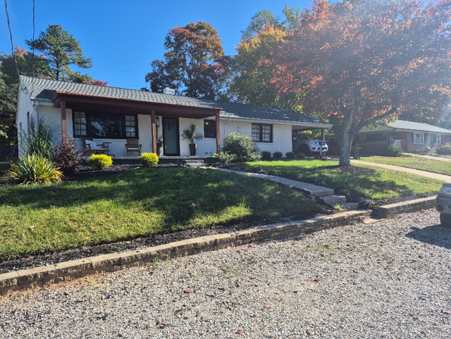 Building Photo - 1218 Greenwood Dr